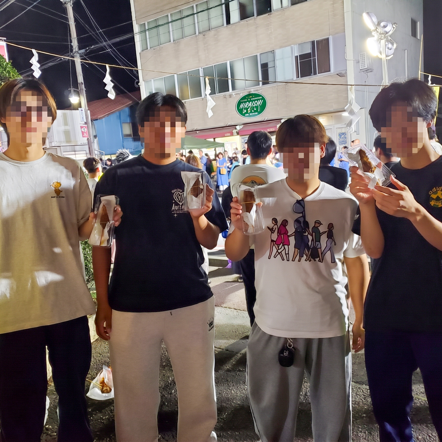 お世話になります。
9月、5日6日と、地元の祇園祭が行われ、そこで肉巻きおにぎりを販売させてもらいました。
賑やかに皆さんに喜んでもらい、(美味しかったのでまた買いに来ました)と、2日にわたり購入してくれた人もいました。
おかげさまで、楽しく2日間販売できました。
ありがとう御座いました。