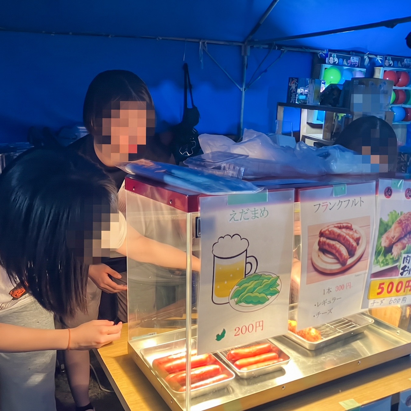 こんな感じでお店をだしました。
北海道遠軽町でのアンジくんまつりでの出店です。
喜んで食べてもらいましたが、食べてもらっている所の写真がなくすみません。
フランクはほとんど売れず、肉巻きおにぎり好評でした🍖
残念ながら完売とはならず、ややPR不足だったかなと反省しました。