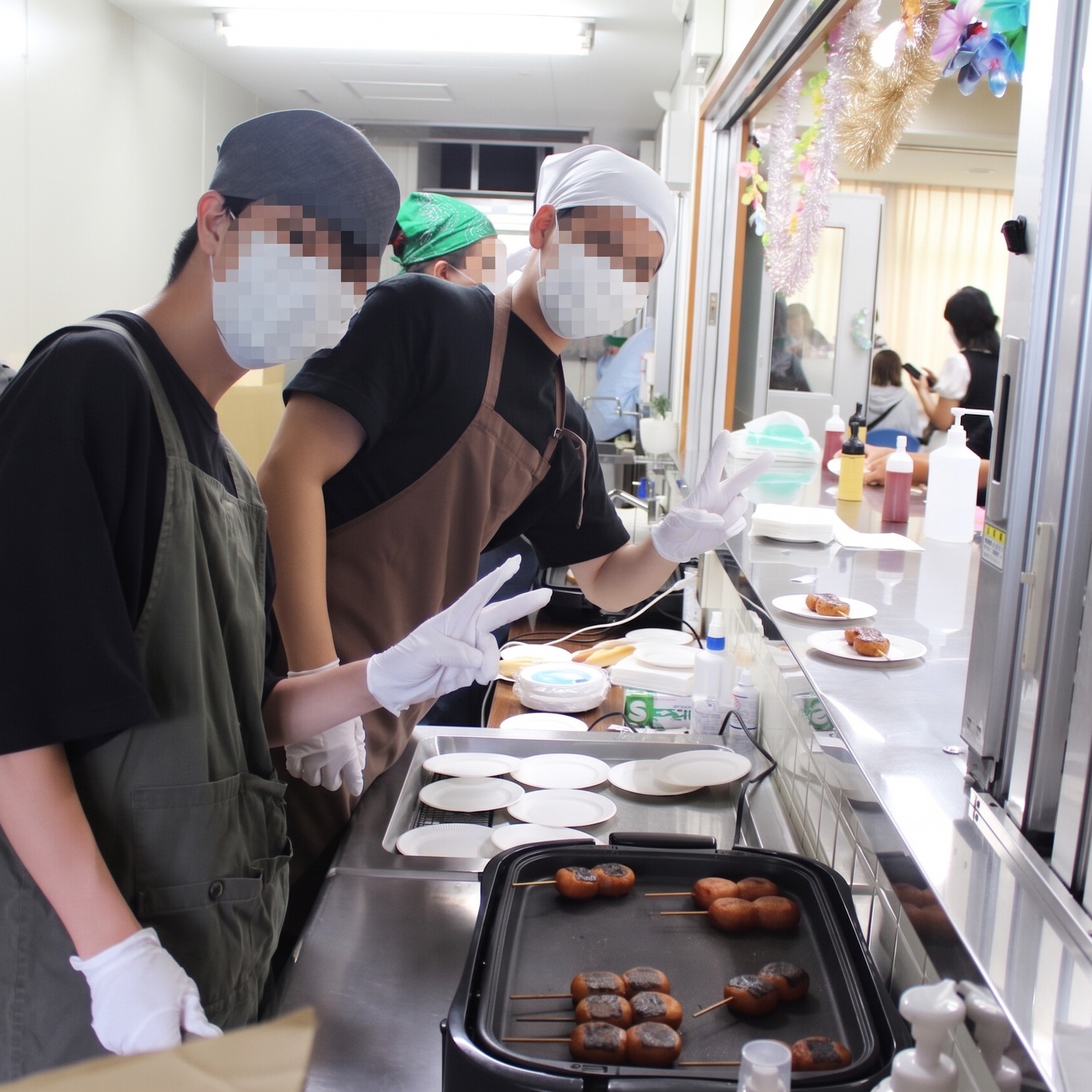 いつもお世話になっております。
本日、文化祭であげもちとホットドッグを販売しました。
準備も簡単で、味もおいしく、お客様にも好評でした。
用意した数はすべて完売しました。
この度はありがとうございました。
また機会がございましたら、よろしくお願いいたします。